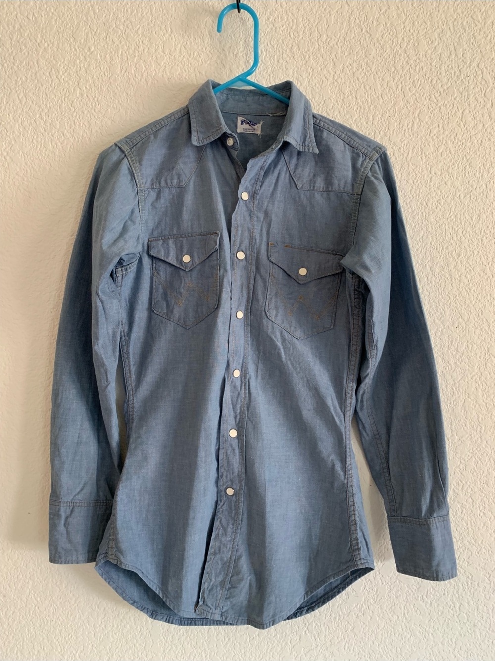 Women’s Wrangler Medium Sanforized Blue Denim Western Snap-Front Shirt